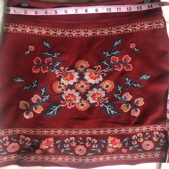 THML embroidered suede mini skirt - Picture 4 of 6